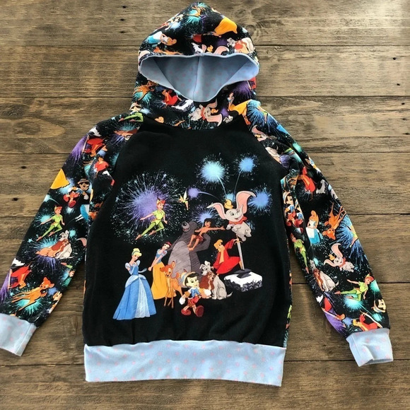 Girls kids 4 Disney World Hoodie Sweatshirt Pullover Characters Fireworks Parks - Picture 1 of 8